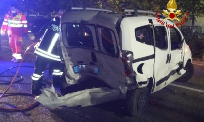 Strada del Santo, schianto tra tre auto: un giovane ferito