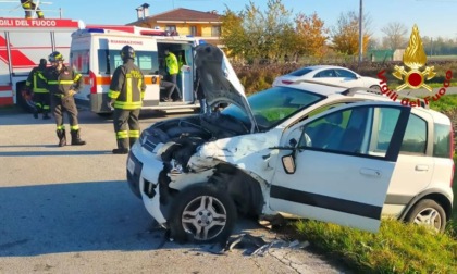 Tremendo frontale tra auto a Villa del Conte: due feriti