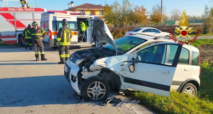Tremendo frontale tra auto a Villa del Conte: due feriti