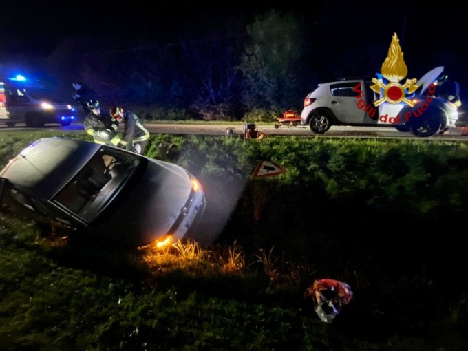 Schianto nella notte tra auto a Campodoro: un ferito