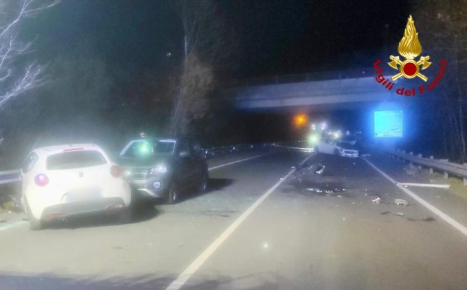 Strada del Santo, scontro tra auto: due feriti e traffico bloccato