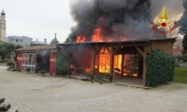 Paura a Borgoricco per l'incendio di un deposito vicino alle abitazioni