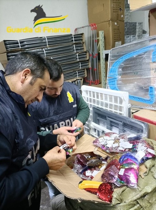 Fuochi d’artificio stoccati in maniera pericolosa, maxi sequestro a Padova