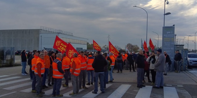 Presidio alla Uniflair: “Dipendenti non sono oggetti da cedere, devono essere ricollocati in azienda”