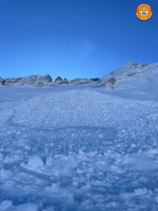 Valanga sulla Marmolada: scialpinista padovano resta sepolto ma viene salvato dagli amici