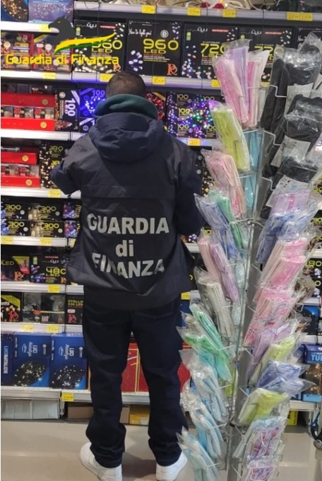 Luminarie natalizie pericolose a Padova e provincia: scatta il maxi sequestro