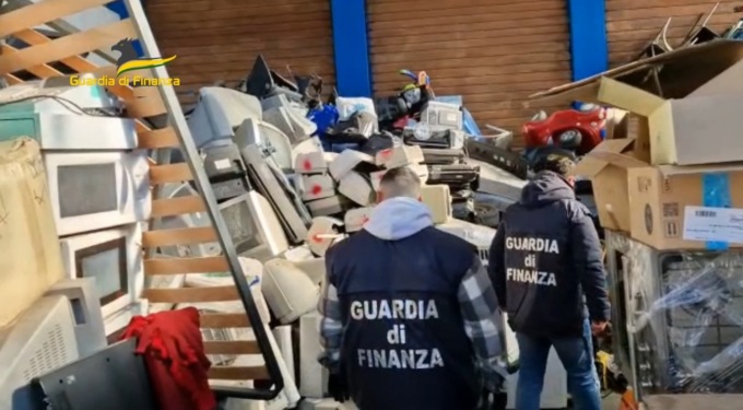 Scoperta una discarica abusiva in zona industriale a Padova: sequestrati 700 metri cubi di rifiuti speciali pericolosi