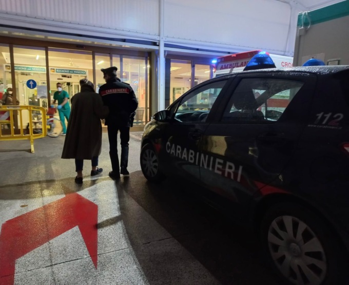 Ha un malore ma si allontana dal Pronto soccorso e vaga per Padova: ultranovantenne aiutata dai Carabinieri