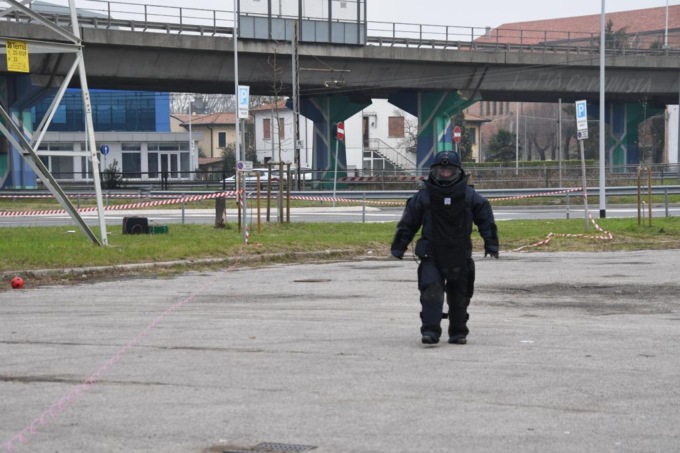 Padova, segnalate valigie sospette: intervengono gli artificieri…ma erano vuote