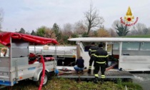 Barca da crociera semi affondata nella golena di San Massimo a Padova