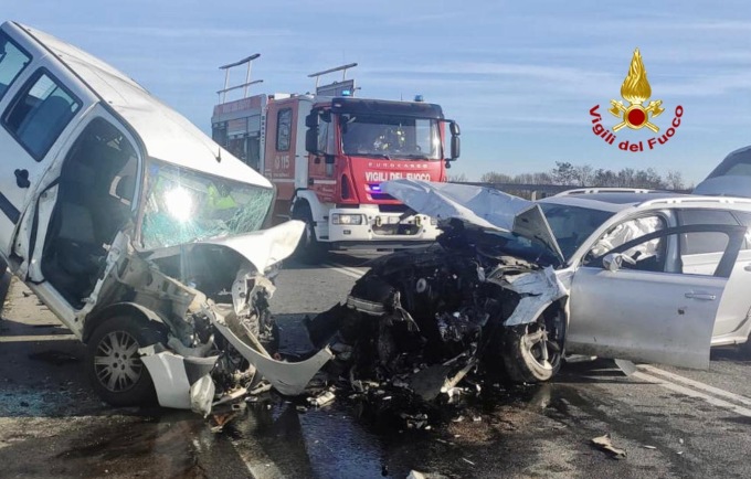 Tragico frontale sul cavalcavia a Cittadella: un morto e tre feriti