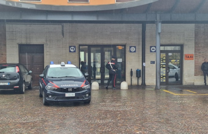 Non erano lì per prendere il treno…aspettavano il pusher nigeriano della stazione