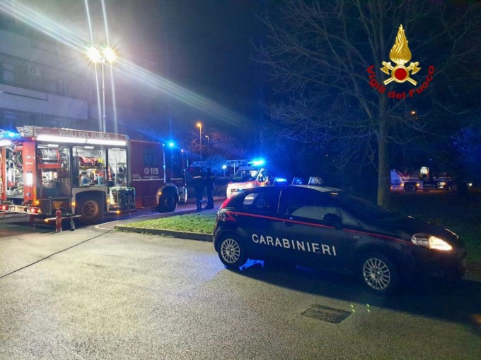 Incendio a Monselice, due appartamenti evacuati e una persona intossicata dal fumo
