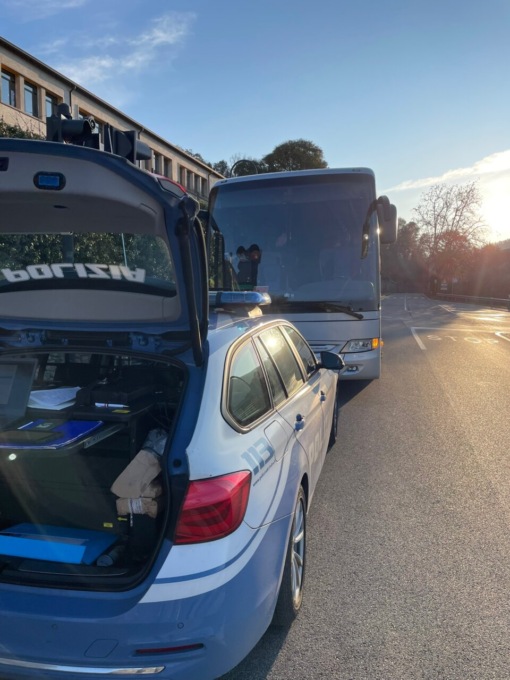 “Fermi tutti!”: l’assicurazione del bus è appena scaduta e la gita della scolaresca rischia di saltare