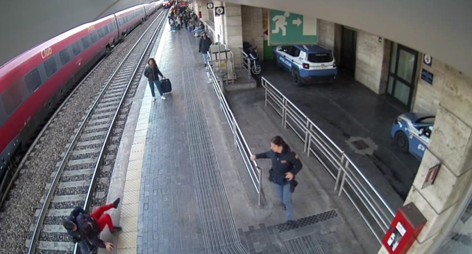 Padova, tentativo di suicidio in stazione: 26enne salvata dagli agenti della Polfer