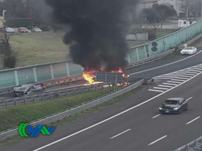 Terribile schianto allo svincolo di Padova est: tre feriti e un mezzo distrutto dalle fiamme