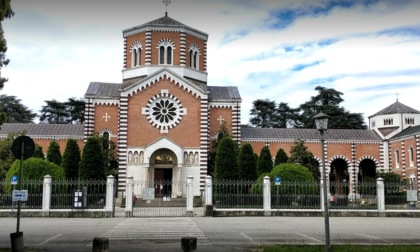 Rissa tra rom al corteo funebre: botte da orbi al Cimitero Maggiore di Padova