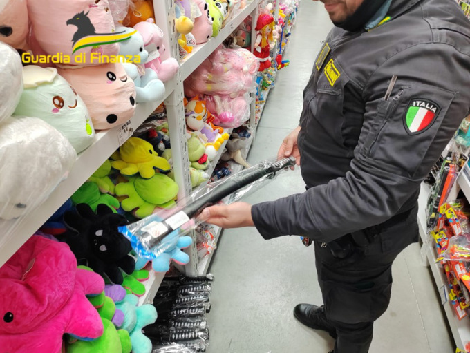 Controlli di Carnevale: sequestrati oltre 300mila prodotti pericolosi per la salute