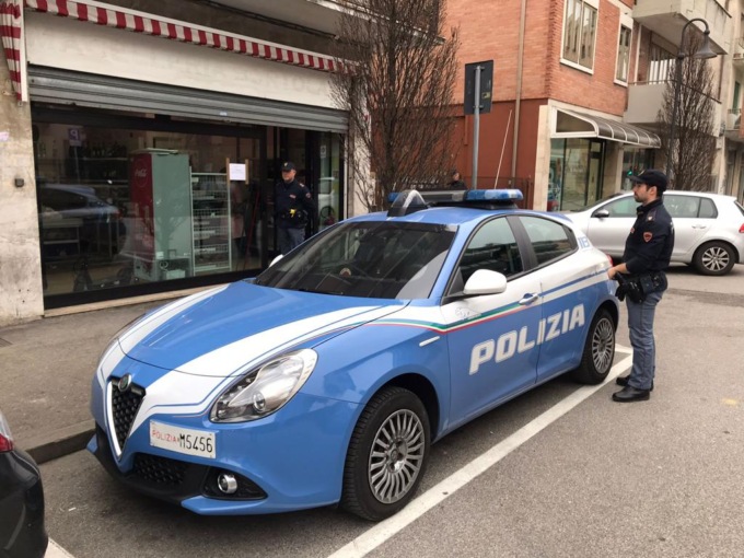 Il minimarket “cinese” dell’Arcella apriva solo la sera ed era frequentato da clandestini: chiuso per 15 giorni