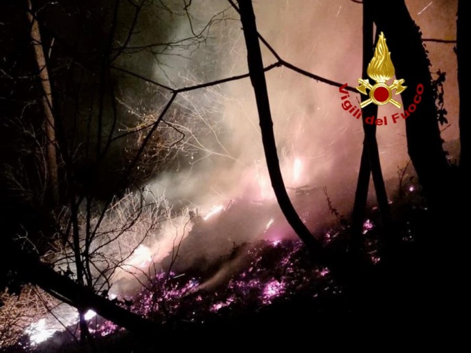 Fiamme In Localit Valbona A Lozzo Atestino Super Lavoro Dei Vigili 
