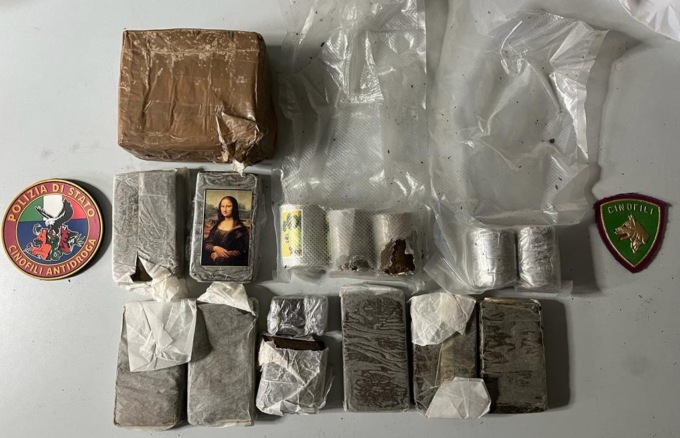 Padova, oltre un chilo e mezzo di droga sequestrato in un giorno…e tra i panetti spunta anche la Gioconda