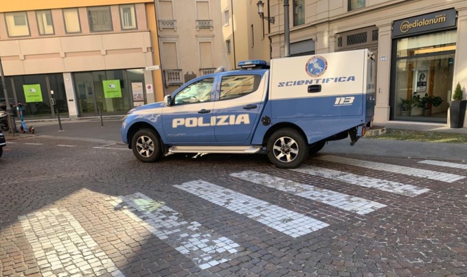 Nel bar non si consuma la colazione, ma il furto: caccia al ladro fuggito in bici