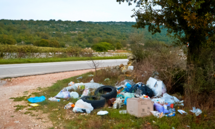 Este contro i rifiuti abbandonati: multe da 200 euro