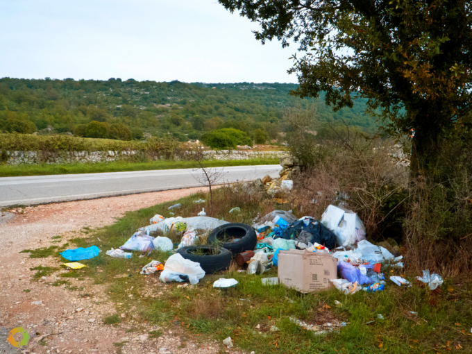 Este contro i rifiuti abbandonati: multe da 200 euro