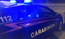 Litiga con la fidanzata, ruba la pistola a un carabiniere e spara in aria all'impazzata: tragedia sfiorata a Padova