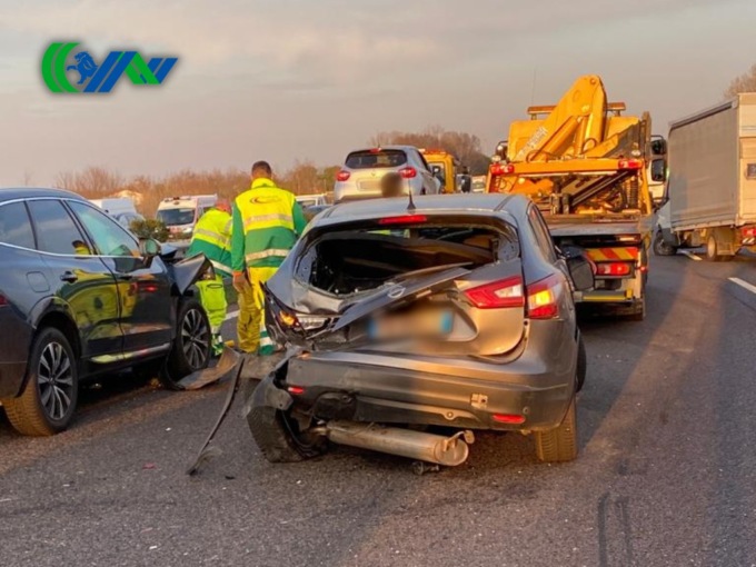 Maxi tamponamento in A4: otto chilometri di coda in direzione Trieste
