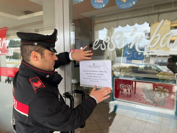 Tombolo, il bar “serviva” risse, aggressioni e schiamazzi: i Carabinieri lo chiudono