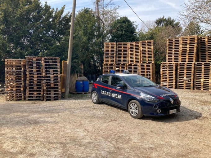 Il dipendente “infedele” rubava i sacchi di pellet dall’azienda: recuperati bancali per 40mila euro!