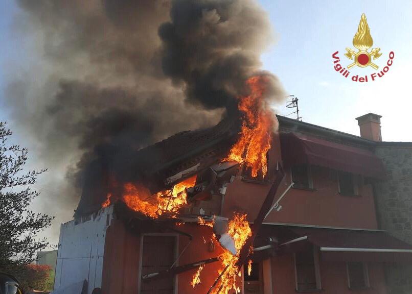 Esplosione in casa per fuga di gas a San'Urbano, morta una mamma e feriti due bambini