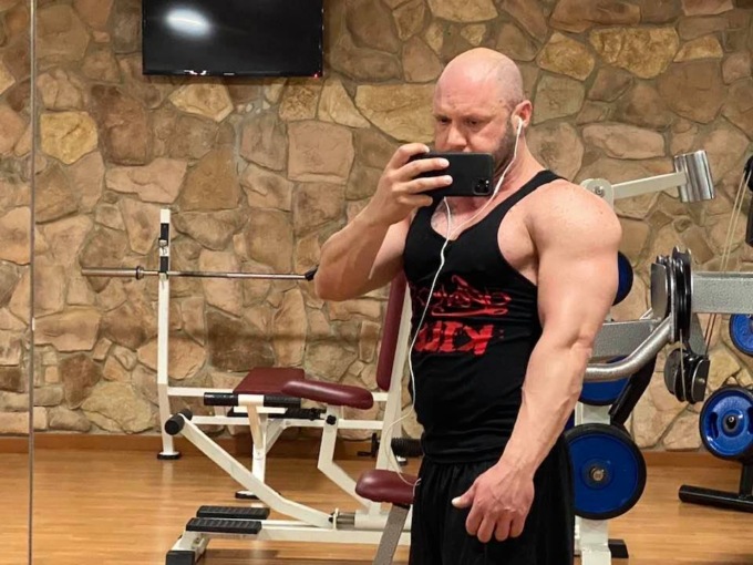 Malore improvviso nell’abitazione: morto il body builder 38enne Simone Venturini
