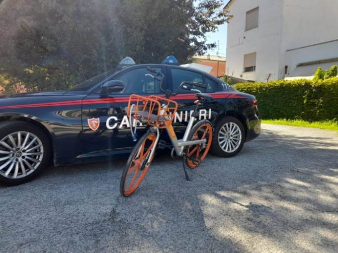 Manomette la bici a noleggio e la spaccia per sua: denunciato 16enne di Saonara