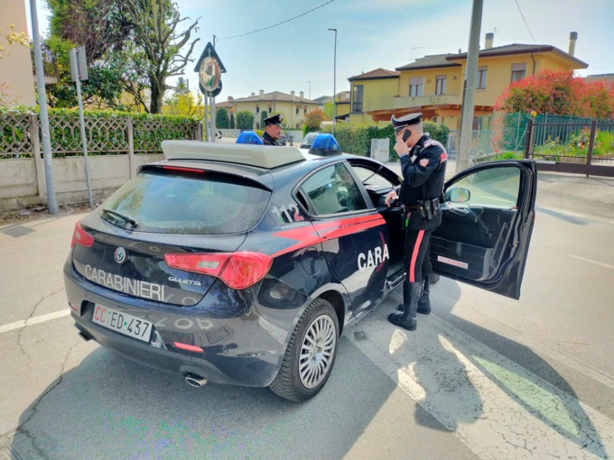 Una coppia “di ferro”: ne avevano circa una tonnellata sul camion senza autorizzazione…