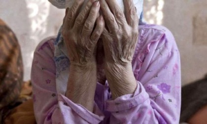 Aggressioni ripetute e minacce di morte all'anziana madre: 47enne padovana allontanata da casa