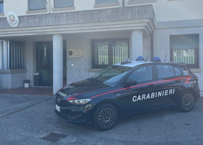 Si finge carabiniere ma tenta di truffare l’anziano sbagliato: l’arzillo ex alpino è più furbo