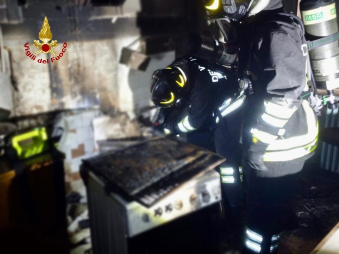 Padova, incendio devasta appartamento con dentro quattro studenti in via Palestro