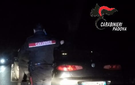 Vigonza, fa “strage” di auto parcheggiate ma viene beccato con le mani nel cruscotto…