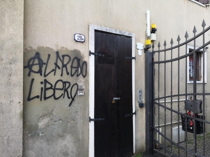 “Alfredo libero”: sede dei militanti di Casapound imbrattata a Padova. Identificato un 25enne vicino agli anarchici
