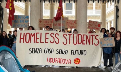 Padova, "homeless students: senza casa senza futuro". In tenda al Bo contro il caro affitti