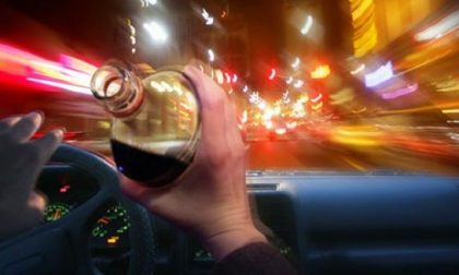 48enne ubriaca al volante non si ferma all'alt e tenta di investire un carabiniere