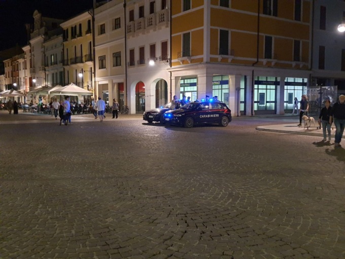 Armi, eroina e marijuana nascoste in macchina: il servizio straordinario di controllo dei Carabinieri