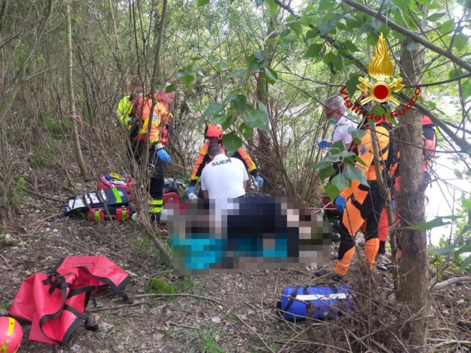 Trovato in fin di vita nel Brenta: 40enne muore nonostante un’ora di rianimazione