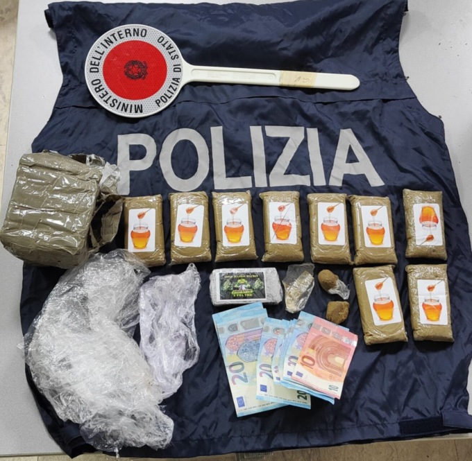Il migrante 16enne con un chilo di hashish e la “nonnina” condannata per spaccio di droga