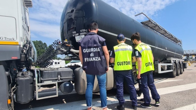 Controlli congiunti sulle strade padovane: cinquanta camion al “setaccio”