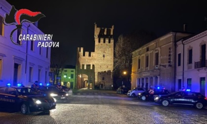 "Vi metto sotto con la macchina": l'imprenditore ubriaco insulta e minaccia i Carabinieri nel bar