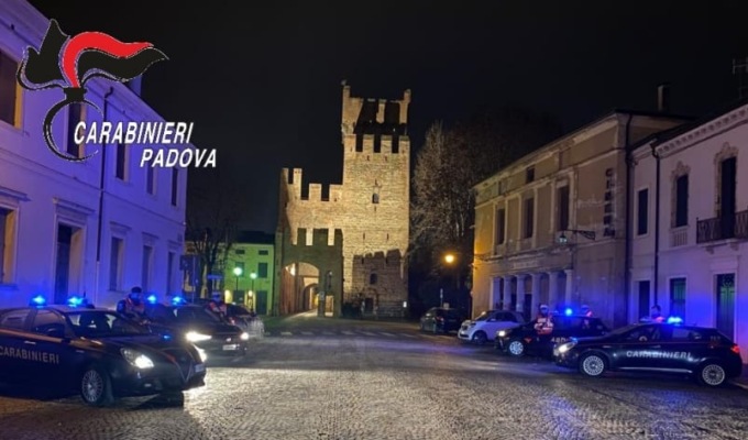 “Vi metto sotto con la macchina”: l’imprenditore ubriaco insulta e minaccia i Carabinieri nel bar