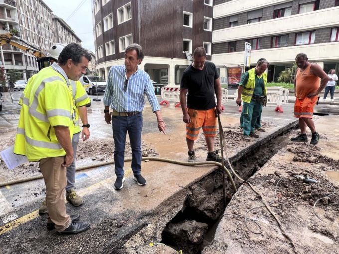 Padova, tubatura dell’acqua danneggiata durante i lavori: maxi perdita con danni e disagi